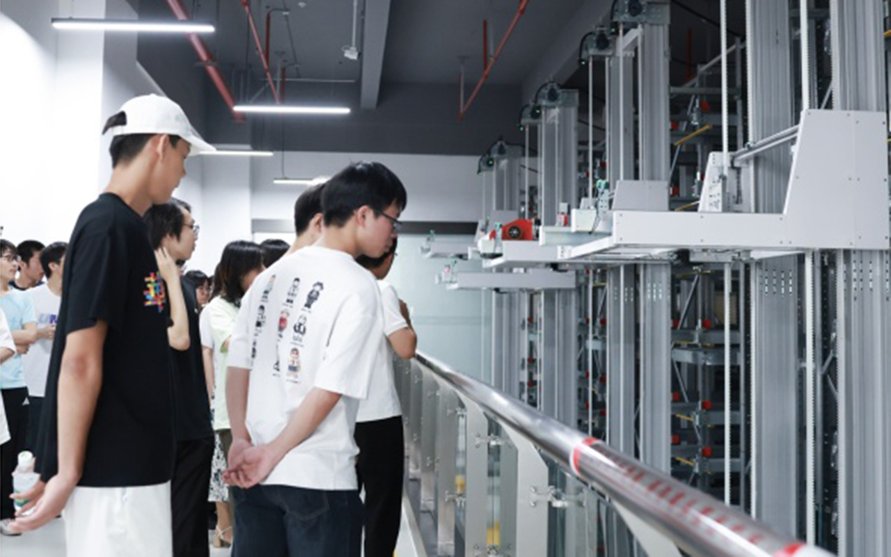 Torch Electron Welcomes Students from Liming Vocational University for Industry-Academia Exchange